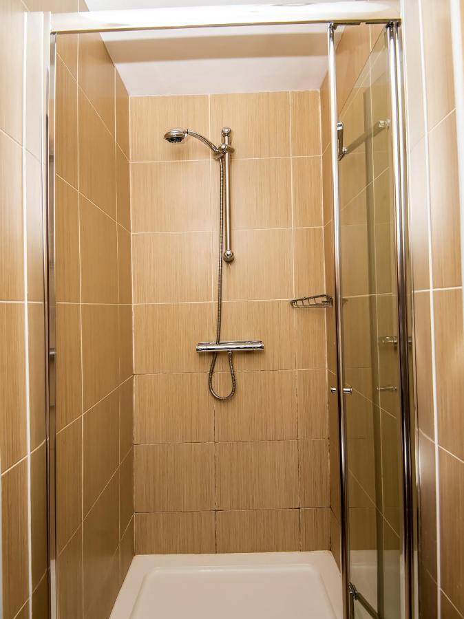 Oyo Vale Lodge ウィンザー エクステリア 写真